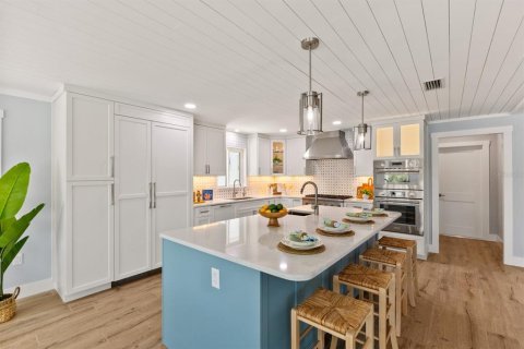 House in Longboat Key, Florida 4 bedrooms, 305.46 sq.m. № 1778803 - photo 19