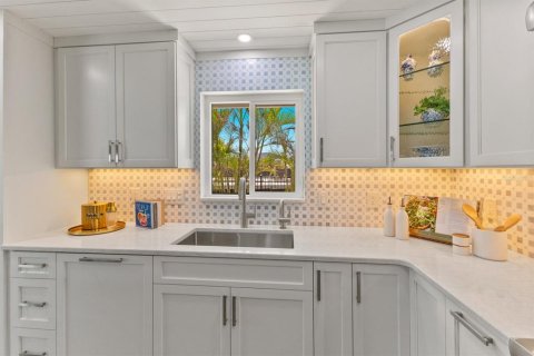 House in Longboat Key, Florida 4 bedrooms, 305.46 sq.m. № 1778803 - photo 22