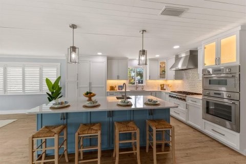 House in Longboat Key, Florida 4 bedrooms, 305.46 sq.m. № 1778803 - photo 20