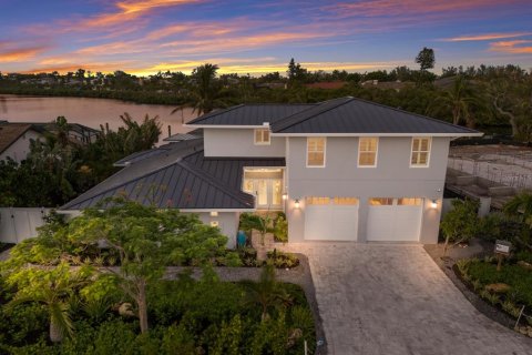 House in Longboat Key, Florida 4 bedrooms, 305.46 sq.m. № 1778803 - photo 1