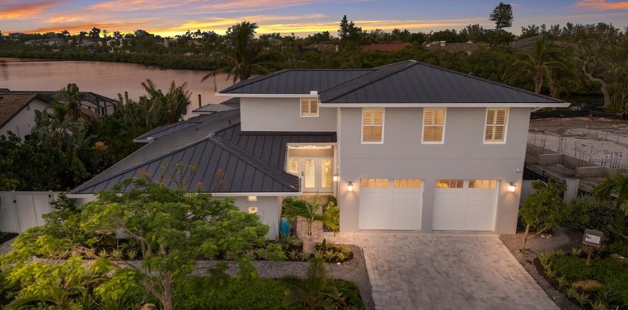 House in Longboat Key, Florida 4 bedrooms, 305.46 sq.m. № 1778803