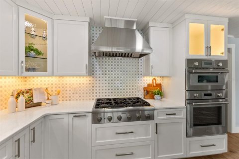 House in Longboat Key, Florida 4 bedrooms, 305.46 sq.m. № 1778803 - photo 23
