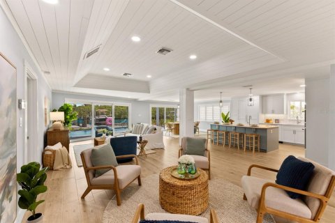 House in Longboat Key, Florida 4 bedrooms, 305.46 sq.m. № 1778803 - photo 15