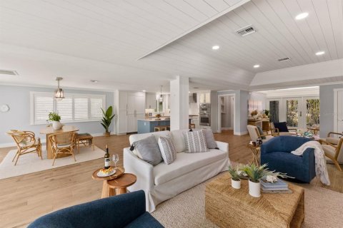 House in Longboat Key, Florida 4 bedrooms, 305.46 sq.m. № 1778803 - photo 16
