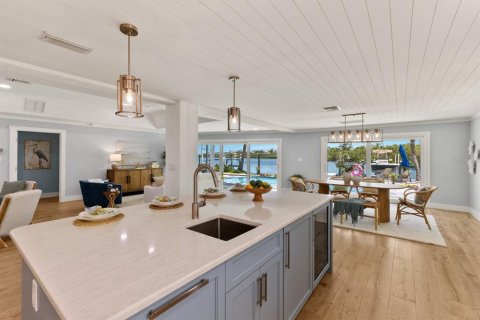 House in Longboat Key, Florida 4 bedrooms, 305.46 sq.m. № 1778803 - photo 24