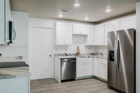 Commercial property in Fort Myers, Florida 108.7 sq.m. № 2004197 - photo 22