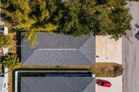 Commercial property in Fort Myers, Florida 108.7 sq.m. № 2004197 - photo 7