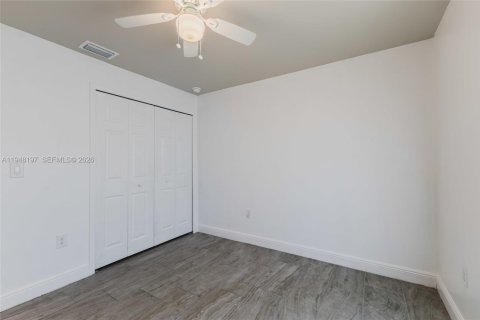 Commercial property in Fort Myers, Florida 108.7 sq.m. № 2004197 - photo 9