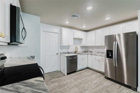 Commercial property in Fort Myers, Florida 108.7 sq.m. № 2004197 - photo 23