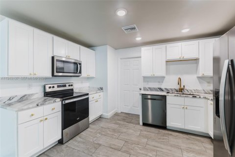 Commercial property in Fort Myers, Florida 108.7 sq.m. № 2004197 - photo 21