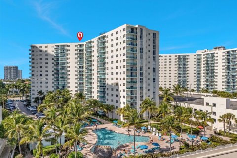 Copropriété à vendre à Hollywood, Floride: 1 chambre, 99.41 m2 № 1982281 - photo 2