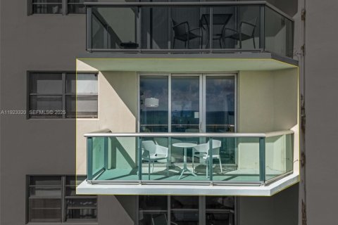 Copropriété à vendre à Hollywood, Floride: 1 chambre, 99.41 m2 № 1982281 - photo 19