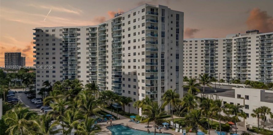 Condo à Hollywood, Floride, 1 chambre № 1982281