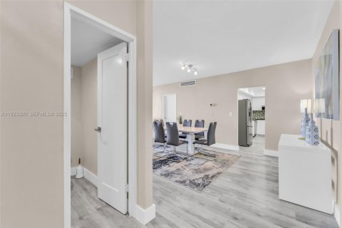 Copropriété à vendre à Hollywood, Floride: 1 chambre, 99.41 m2 № 1982281 - photo 3