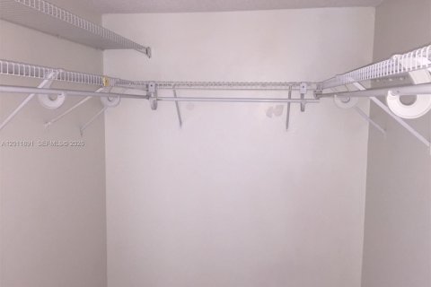 Copropriété à louer à Miami, Floride: 2 chambres, 111.48 m2 № 2075053 - photo 9