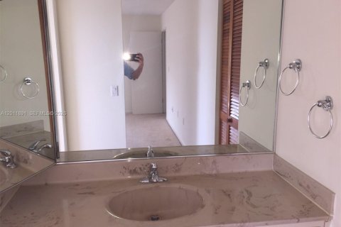 Copropriété à louer à Miami, Floride: 2 chambres, 111.48 m2 № 2075053 - photo 8