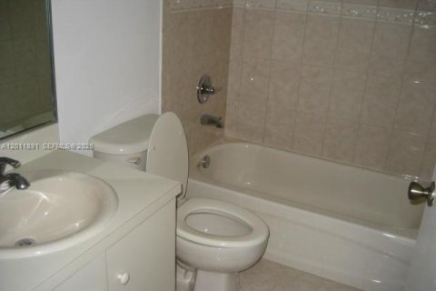 Copropriété à louer à Miami, Floride: 2 chambres, 111.48 m2 № 2075053 - photo 5