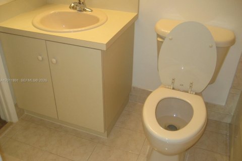 Copropriété à louer à Miami, Floride: 2 chambres, 111.48 m2 № 2075053 - photo 6
