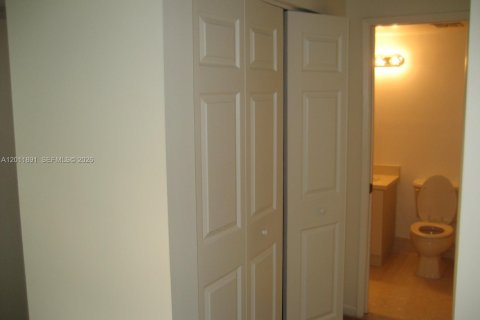 Copropriété à louer à Miami, Floride: 2 chambres, 111.48 m2 № 2075053 - photo 10