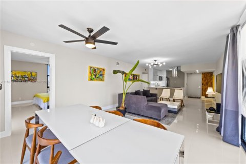 Condominio en venta en Aventura, Florida, 2 dormitorios, 121.98 m2 № 1818306 - foto 3