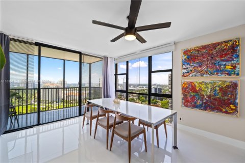 Condominio en venta en Aventura, Florida, 2 dormitorios, 121.98 m2 № 1818306 - foto 1