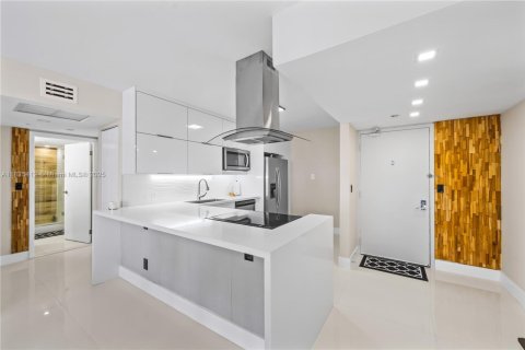 Condominio en venta en Aventura, Florida, 2 dormitorios, 121.98 m2 № 1818306 - foto 2