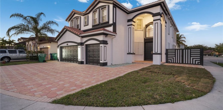 Дом в Майами, Флорида 5 спален, 289.3м2 № 1928661