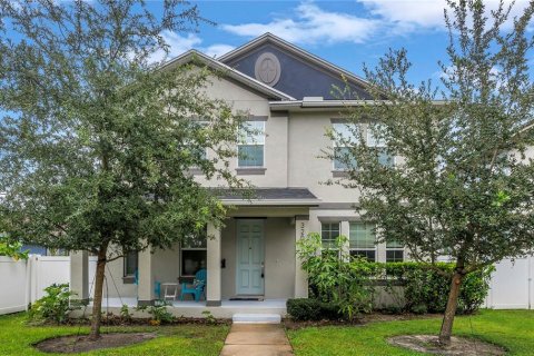House in Saint Petersburg, Florida 4 bedrooms, 280.1 sq.m. № 1907621 - photo 1