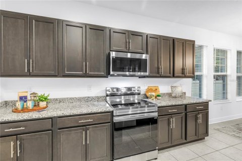 House in Saint Petersburg, Florida 4 bedrooms, 280.1 sq.m. № 1907621 - photo 15