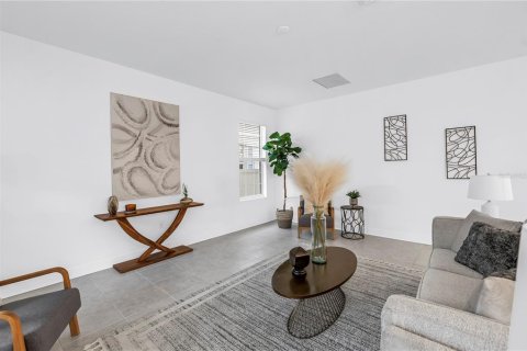 House in Saint Petersburg, Florida 4 bedrooms, 280.1 sq.m. № 1907621 - photo 6