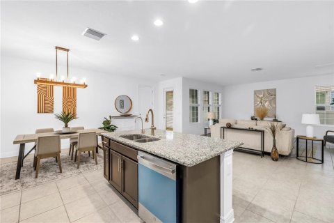 House in Saint Petersburg, Florida 4 bedrooms, 280.1 sq.m. № 1907621 - photo 13