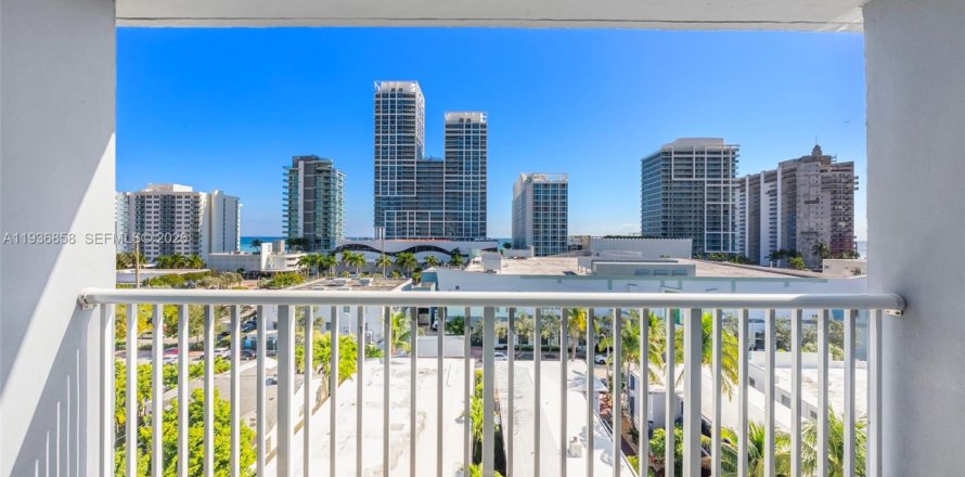 Condominio en Miami Beach, Florida, 2 dormitorios  № 1995003