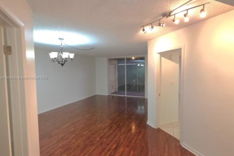 Copropriété à louer à Plantation, Floride: 2 chambres, 87.33 m2 № 1931147 - photo 1