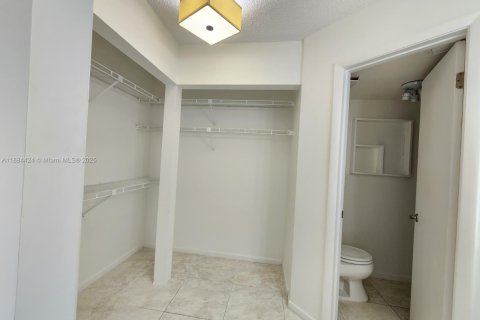 Copropriété à louer à Plantation, Floride: 2 chambres, 87.33 m2 № 1931147 - photo 11
