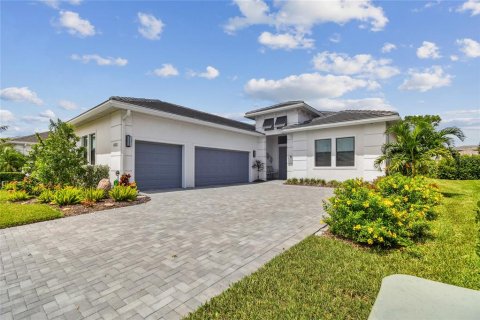 House in Bradenton, Florida 3 bedrooms, 267.93 sq.m. № 1679682 - photo 4