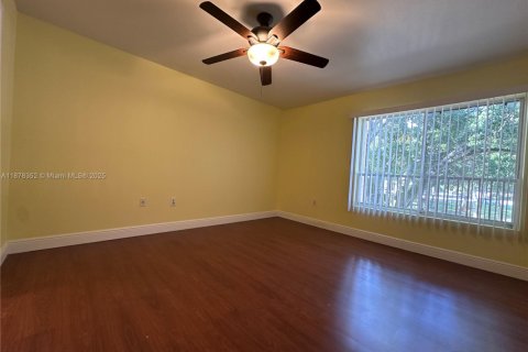 Condo in Oakland Park, Florida, 2 bedrooms  № 1944907 - photo 15