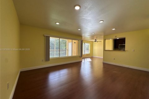 Condo in Oakland Park, Florida, 2 bedrooms  № 1944907 - photo 8