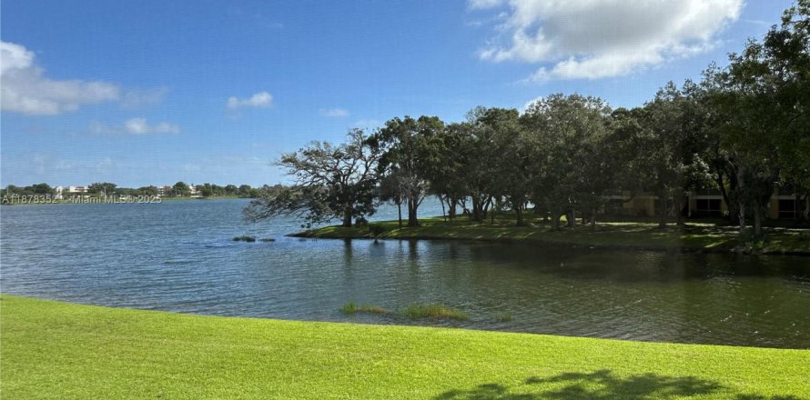 Condo in Oakland Park, Florida, 2 bedrooms  № 1944907