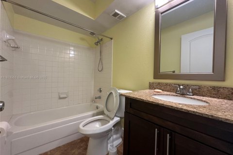 Condo in Oakland Park, Florida, 2 bedrooms  № 1944907 - photo 30