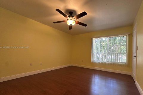 Condo in Oakland Park, Florida, 2 bedrooms  № 1944907 - photo 16
