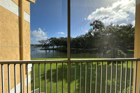 Condo in Oakland Park, Florida, 2 bedrooms  № 1944907 - photo 3