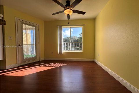 Condo in Oakland Park, Florida, 2 bedrooms  № 1944907 - photo 11