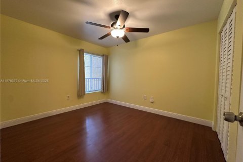 Condo in Oakland Park, Florida, 2 bedrooms  № 1944907 - photo 25