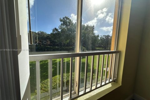 Condo in Oakland Park, Florida, 2 bedrooms  № 1944907 - photo 12