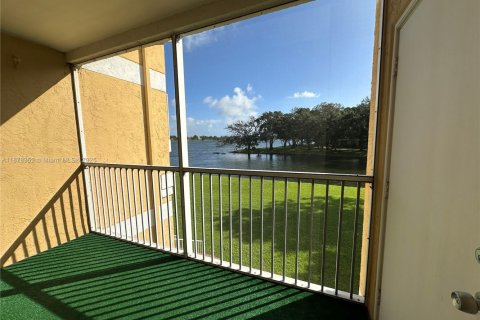 Condo in Oakland Park, Florida, 2 bedrooms  № 1944907 - photo 4