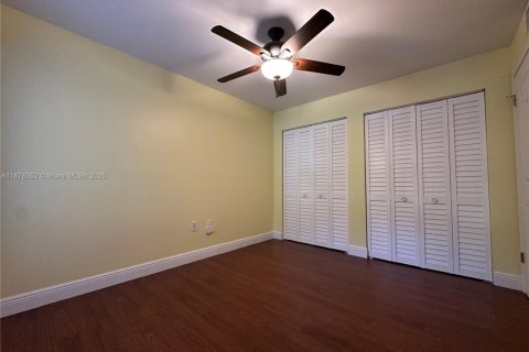 Condo in Oakland Park, Florida, 2 bedrooms  № 1944907 - photo 27