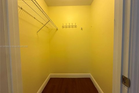Condo in Oakland Park, Florida, 2 bedrooms  № 1944907 - photo 19