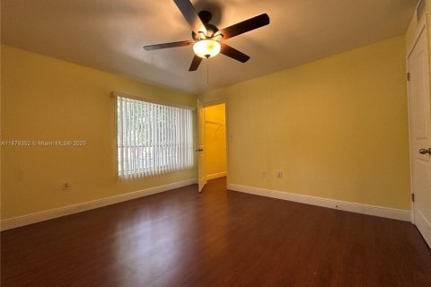 Condo in Oakland Park, Florida, 2 bedrooms  № 1944907 - photo 18
