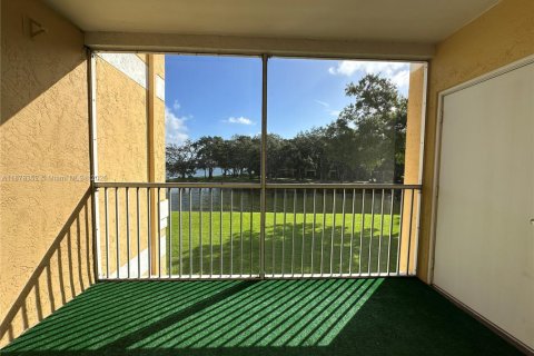 Condo in Oakland Park, Florida, 2 bedrooms  № 1944907 - photo 7