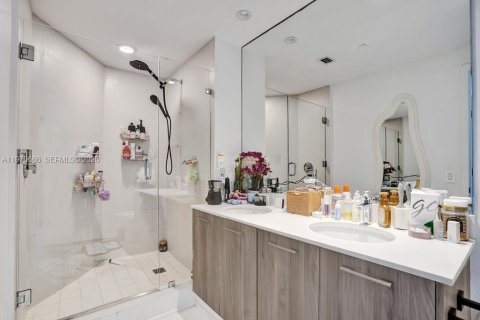 Condominio en venta en Miami, Florida, 3 dormitorios, 107.02 m2 № 2032699 - foto 10